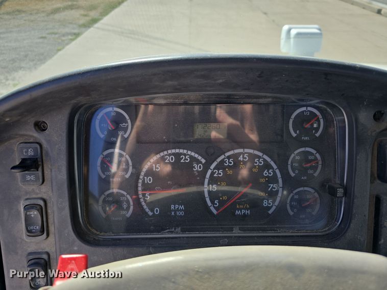 image for item DW3813 2005 Freightliner Busings Class M2 bucket truck