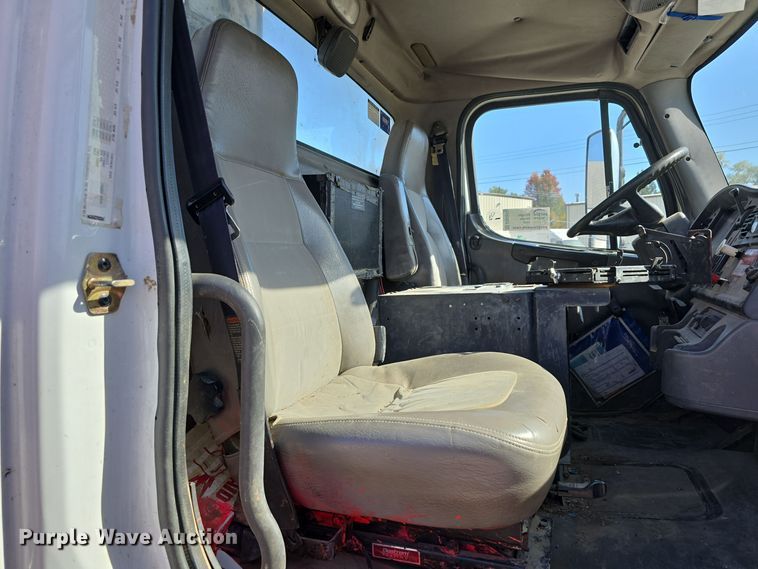 image for item DW3813 2005 Freightliner Busings Class M2 bucket truck