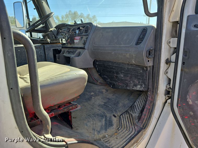 image for item DW3813 2005 Freightliner Busings Class M2 bucket truck