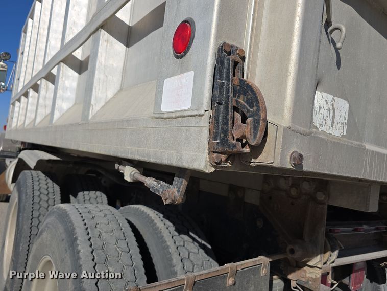 image for item DW3839 1994 Kenworth T450 dump truck