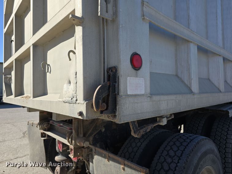 image for item DW3839 1994 Kenworth T450 dump truck