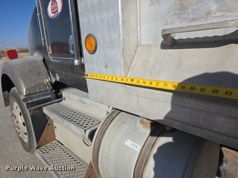 image for item DW3839 1994 Kenworth T450 dump truck