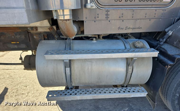 image for item DW3839 1994 Kenworth T450 dump truck