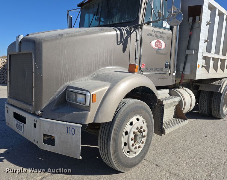 image for item DW3839 1994 Kenworth T450 dump truck