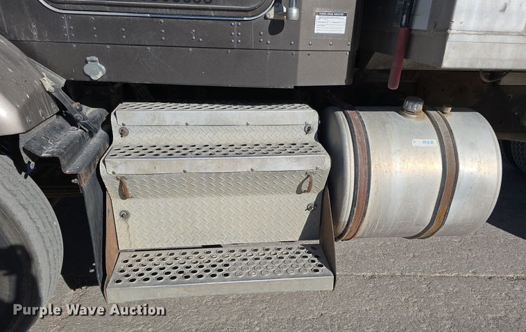 image for item DW3839 1994 Kenworth T450 dump truck