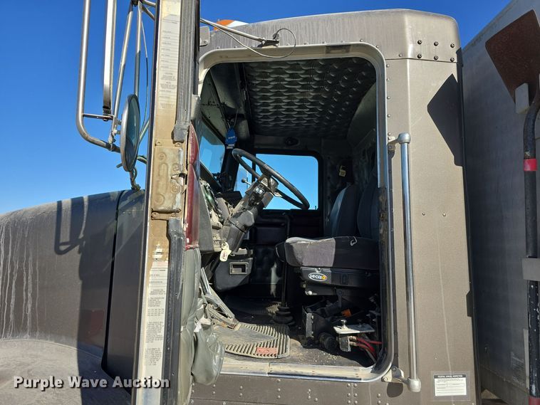 image for item DW3839 1994 Kenworth T450 dump truck