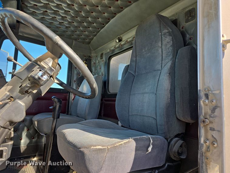 image for item DW3839 1994 Kenworth T450 dump truck