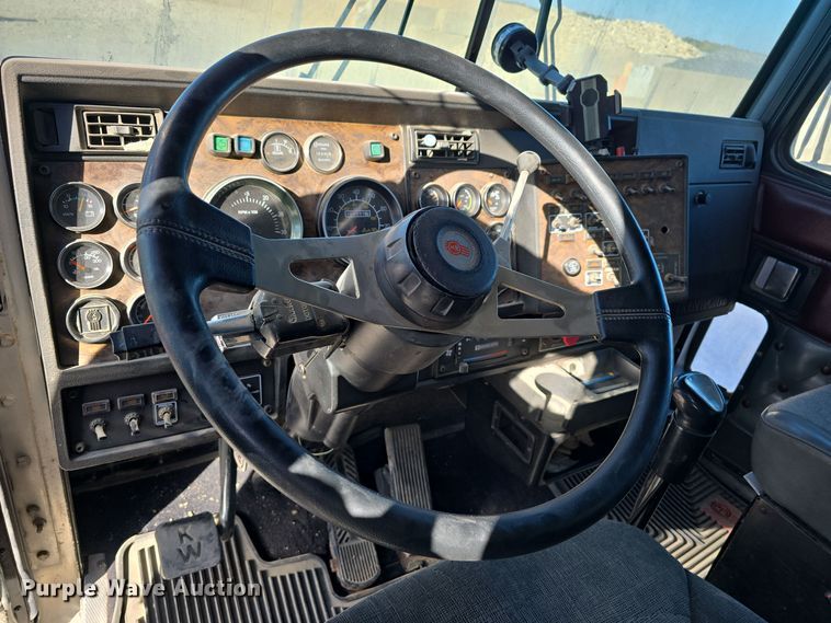 image for item DW3839 1994 Kenworth T450 dump truck