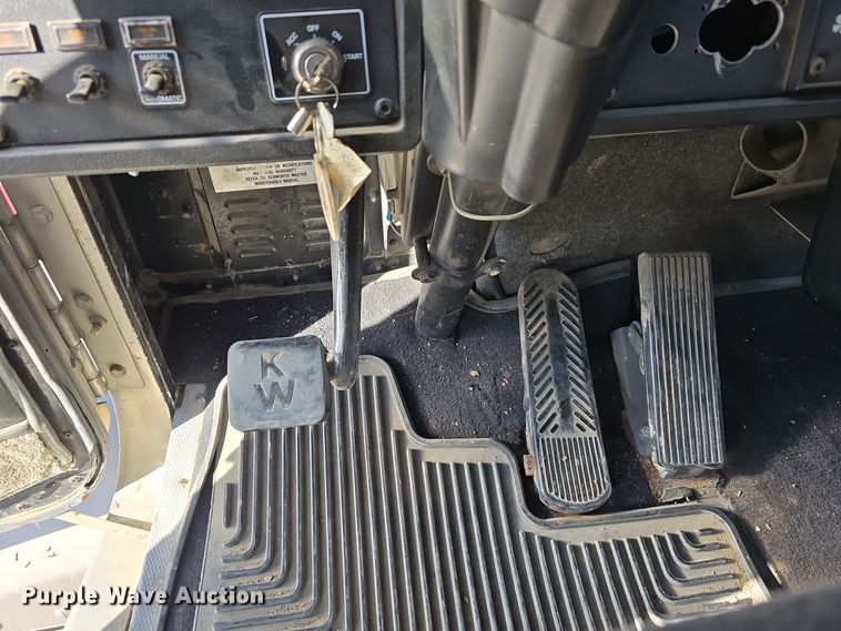 image for item DW3839 1994 Kenworth T450 dump truck