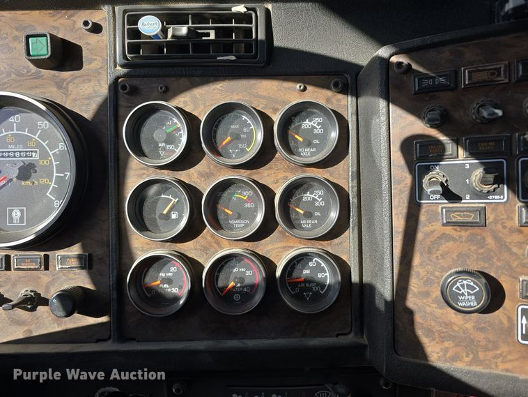 image for item DW3839 1994 Kenworth T450 dump truck