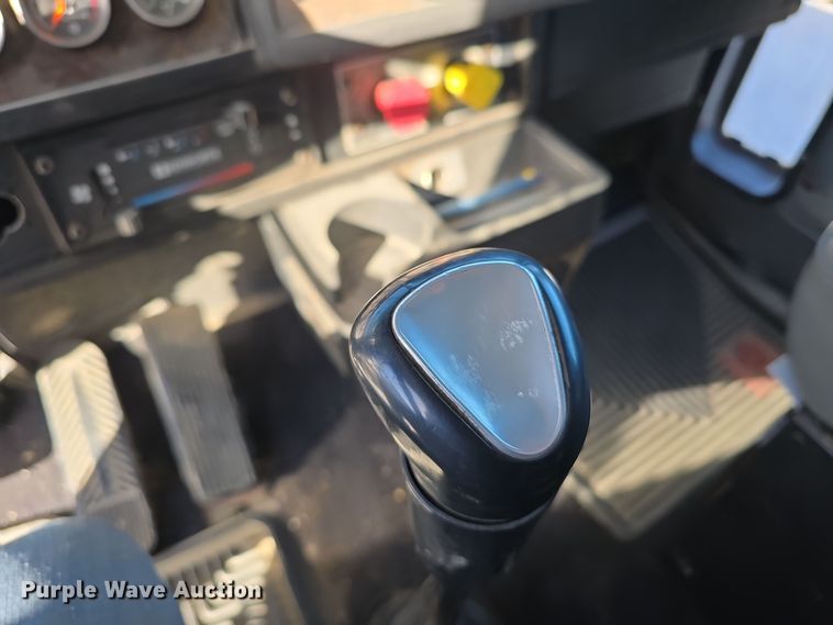 image for item DW3839 1994 Kenworth T450 dump truck