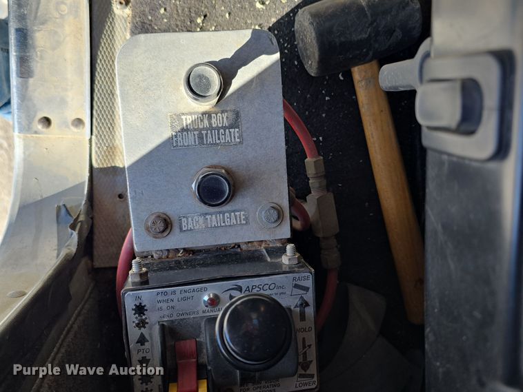 image for item DW3839 1994 Kenworth T450 dump truck