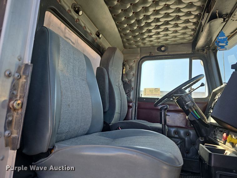 image for item DW3839 1994 Kenworth T450 dump truck