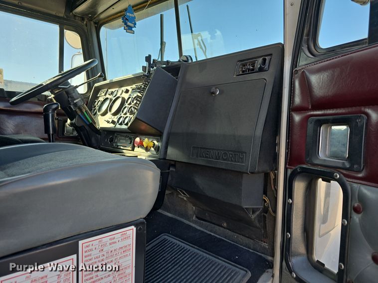 image for item DW3839 1994 Kenworth T450 dump truck