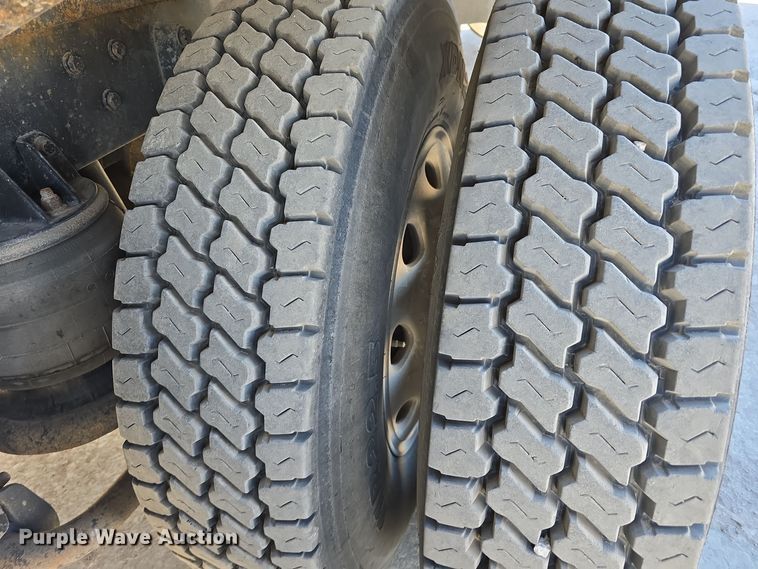 image for item DW3839 1994 Kenworth T450 dump truck