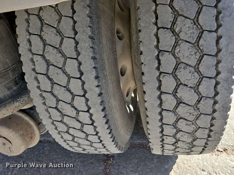 image for item DW3839 1994 Kenworth T450 dump truck