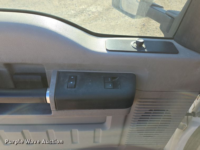 image for item EE7838 2010 Ford F550 Super Duty XL truck cab and chassis