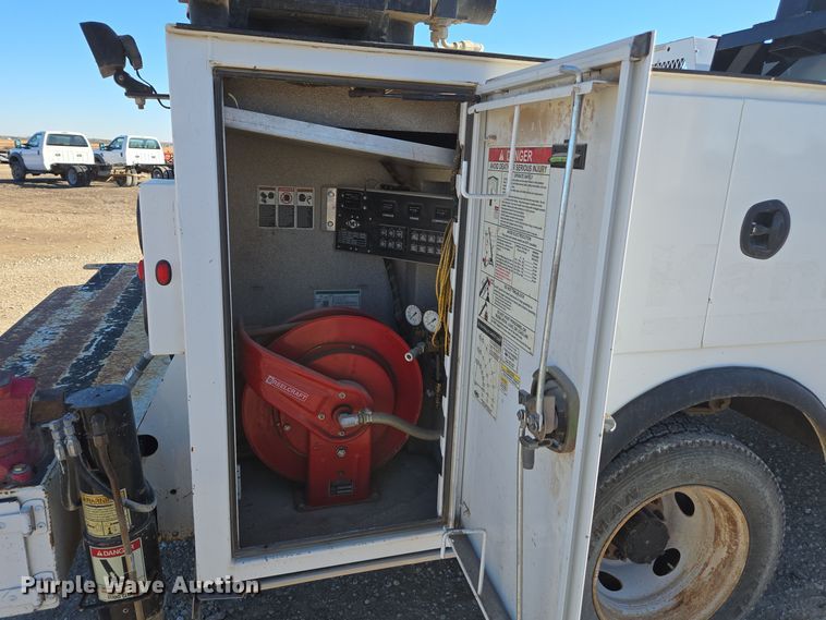 image for item EE7842 2011 Ford F550 Super Duty XL utility / service truck