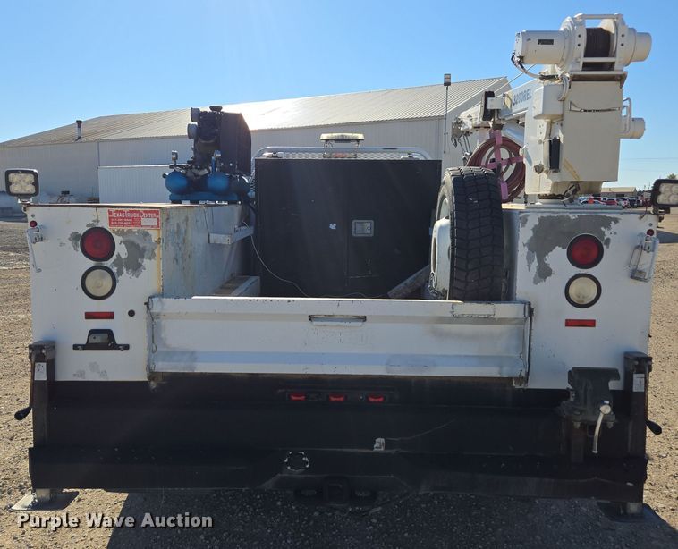 image for item EE7851 2011 Ford F450 Super Duty XLT SuperCab utility / service truck