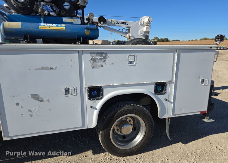 image for item EE7851 2011 Ford F450 Super Duty XLT SuperCab utility / service truck