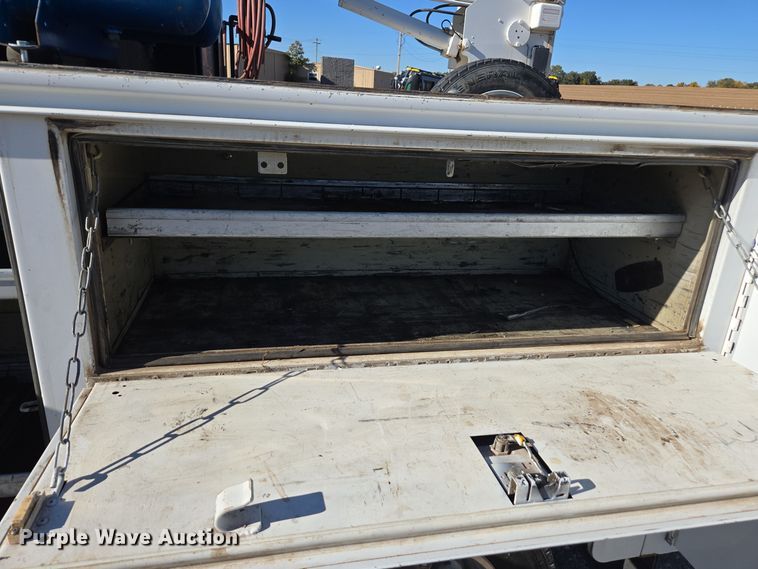 image for item EE7851 2011 Ford F450 Super Duty XLT SuperCab utility / service truck