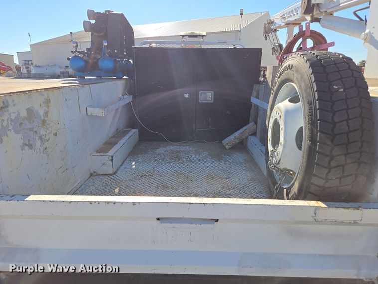 image for item EE7851 2011 Ford F450 Super Duty XLT SuperCab utility / service truck