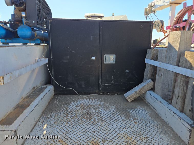 image for item EE7851 2011 Ford F450 Super Duty XLT SuperCab utility / service truck