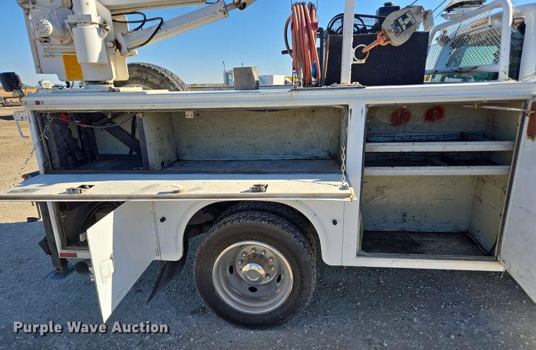 image for item EE7851 2011 Ford F450 Super Duty XLT SuperCab utility / service truck