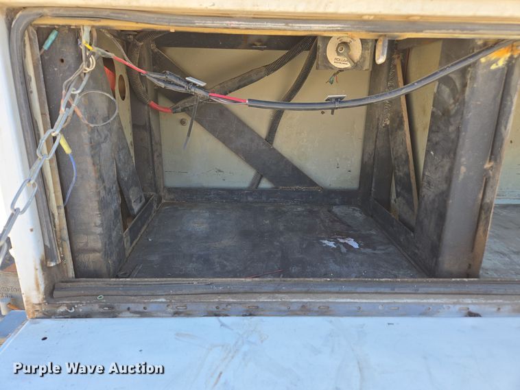 image for item EE7851 2011 Ford F450 Super Duty XLT SuperCab utility / service truck