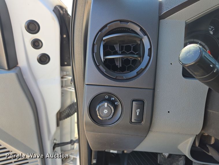 image for item EE7851 2011 Ford F450 Super Duty XLT SuperCab utility / service truck