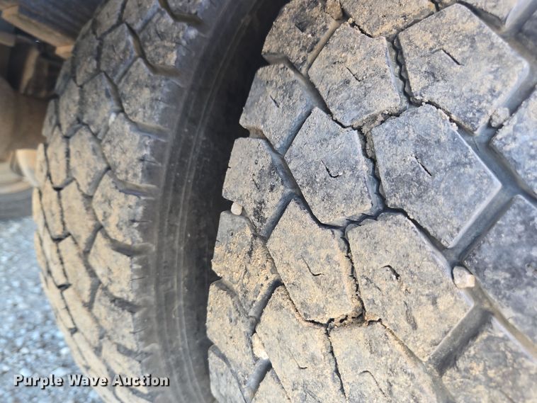 image for item EE7851 2011 Ford F450 Super Duty XLT SuperCab utility / service truck