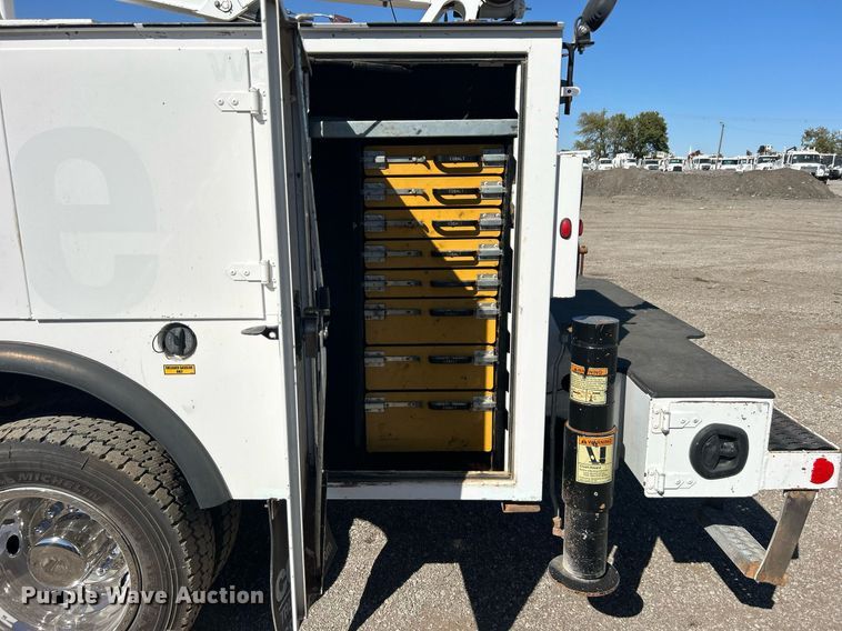 image for item EG1163 2018 Dodge Ram 5500HD utility / service truck