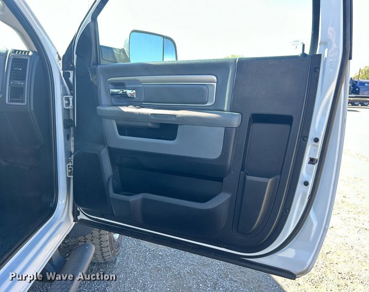 image for item EG1163 2018 Dodge Ram 5500HD utility / service truck