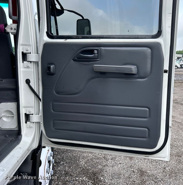 image for item EG1594 2017 Isuzu NPR HD Crew Cab utility / service truck