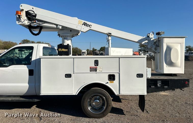 image for item EG2172 2012 Ford F450 Super Duty  bucket truck