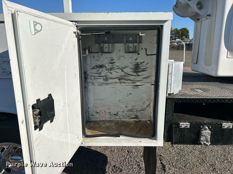 image for item EG2172 2012 Ford F450 Super Duty  bucket truck