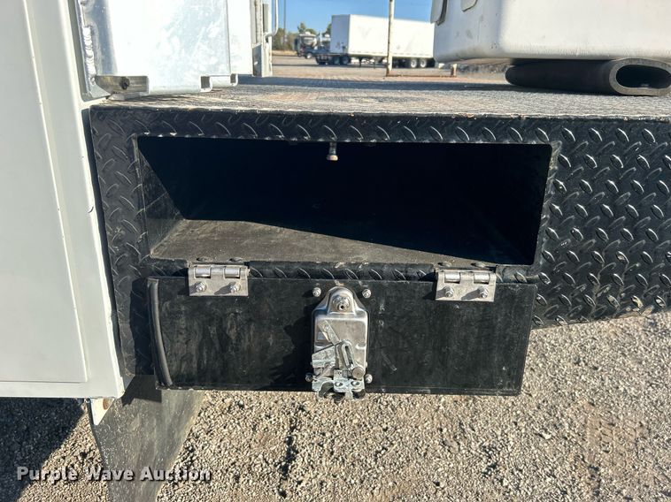 image for item EG2172 2012 Ford F450 Super Duty  bucket truck