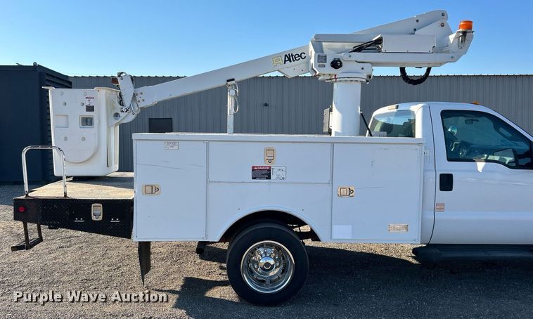 image for item EG2172 2012 Ford F450 Super Duty  bucket truck