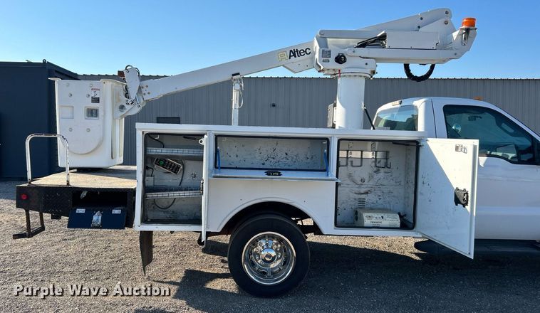 image for item EG2172 2012 Ford F450 Super Duty  bucket truck