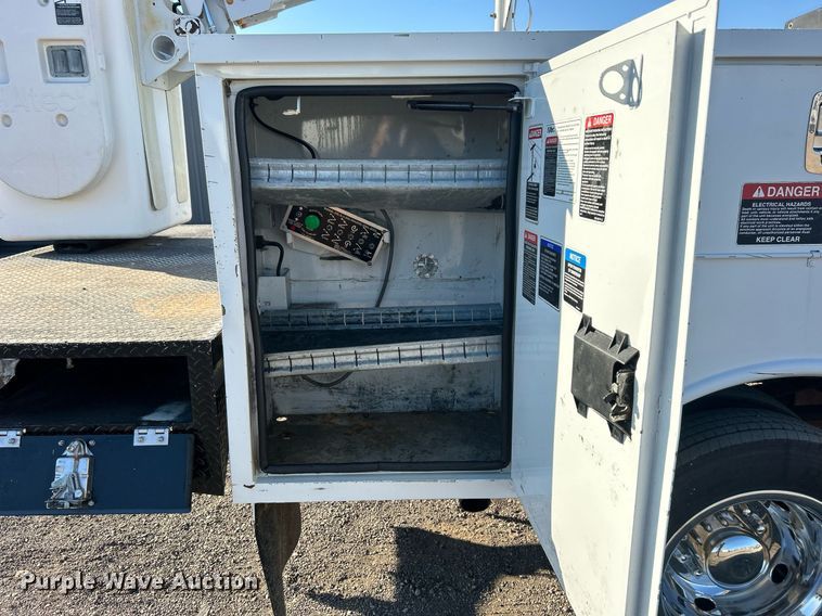 image for item EG2172 2012 Ford F450 Super Duty  bucket truck