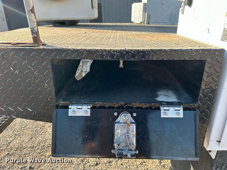 image for item EG2172 2012 Ford F450 Super Duty  bucket truck