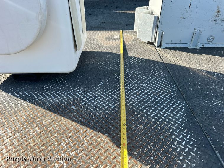 image for item EG2172 2012 Ford F450 Super Duty  bucket truck