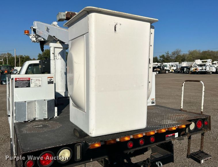 image for item EG2172 2012 Ford F450 Super Duty  bucket truck