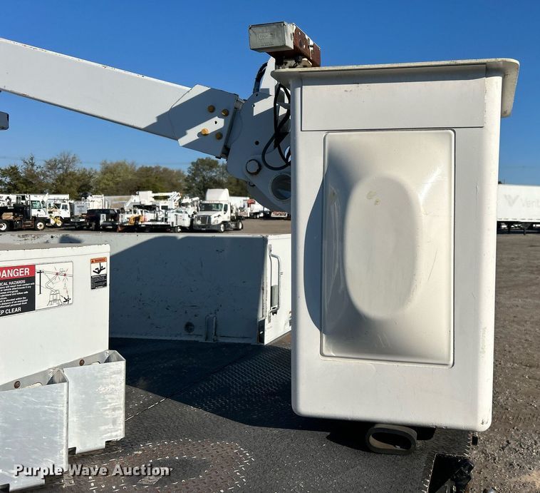 image for item EG2172 2012 Ford F450 Super Duty  bucket truck