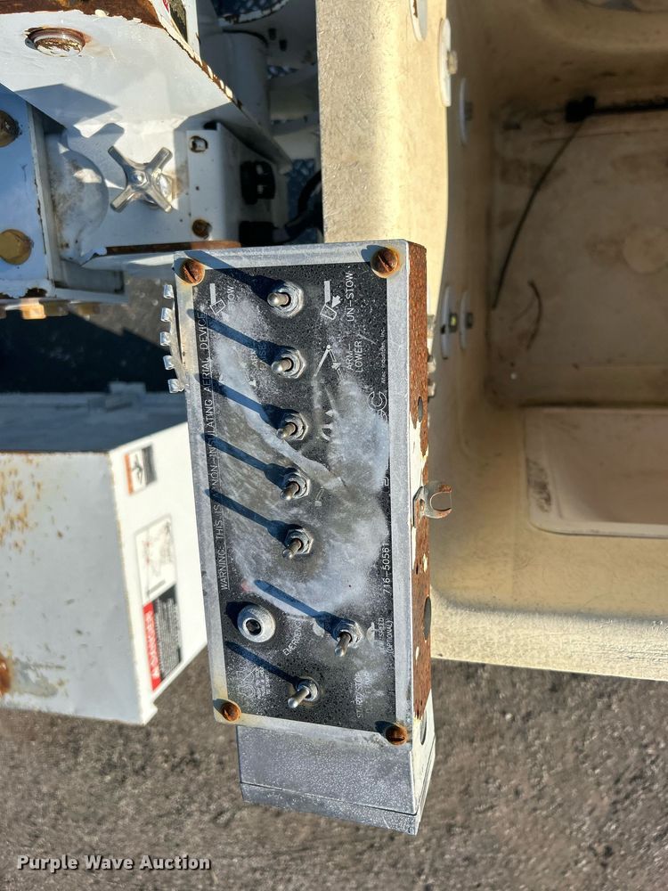 image for item EG2172 2012 Ford F450 Super Duty  bucket truck