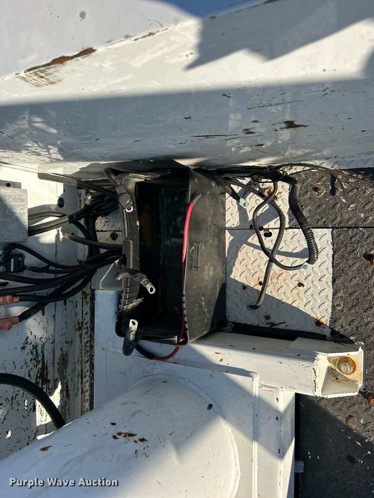 image for item EG2172 2012 Ford F450 Super Duty  bucket truck