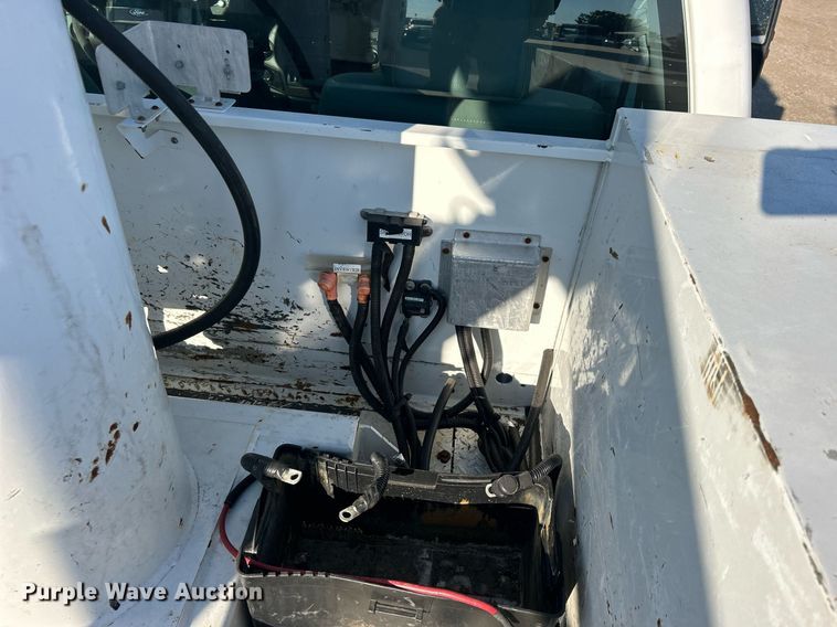 image for item EG2172 2012 Ford F450 Super Duty  bucket truck