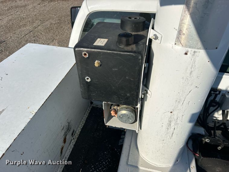 image for item EG2172 2012 Ford F450 Super Duty  bucket truck