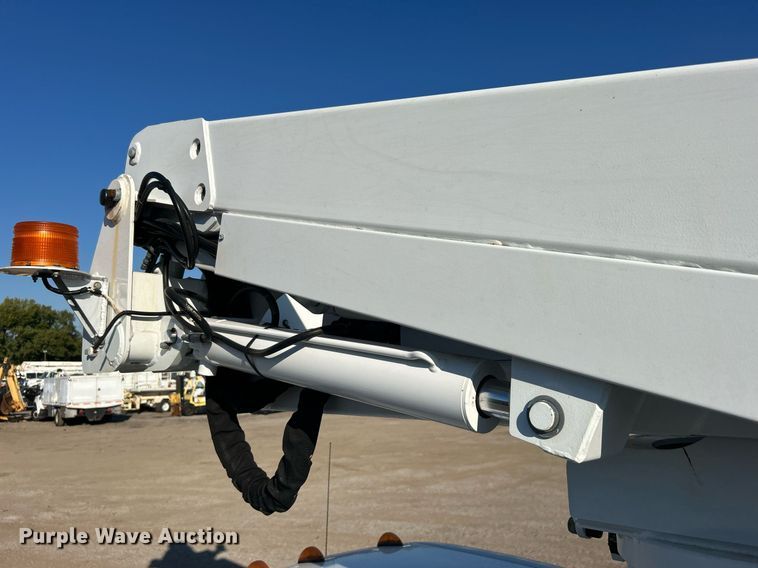 image for item EG2172 2012 Ford F450 Super Duty  bucket truck