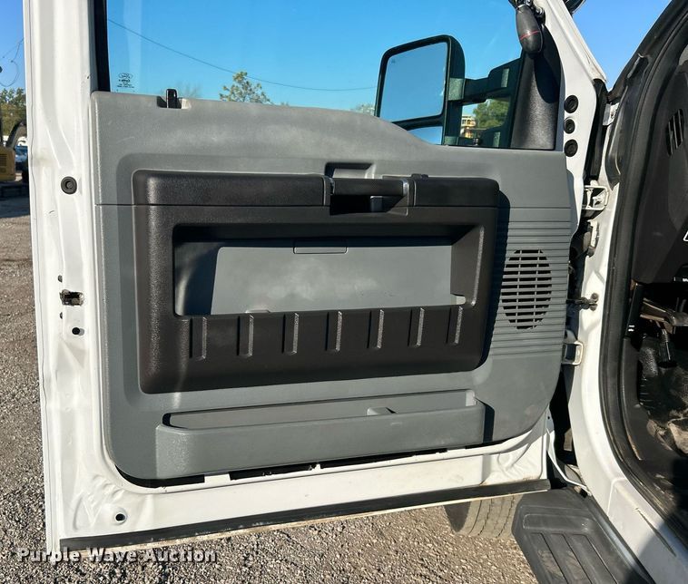 image for item EG2172 2012 Ford F450 Super Duty  bucket truck